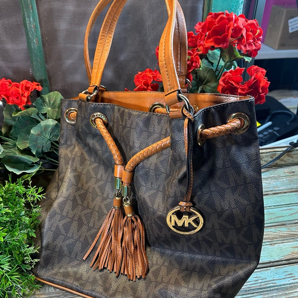 Michael Kors Brown Jet Set Gathered Tote Bag Purse with Tassel Detail Pre-owned